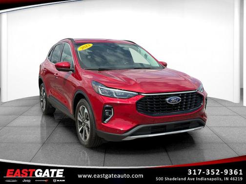 Rapid Red Metallic Tinted Clearcoat 2023 Ford Escape Platinum