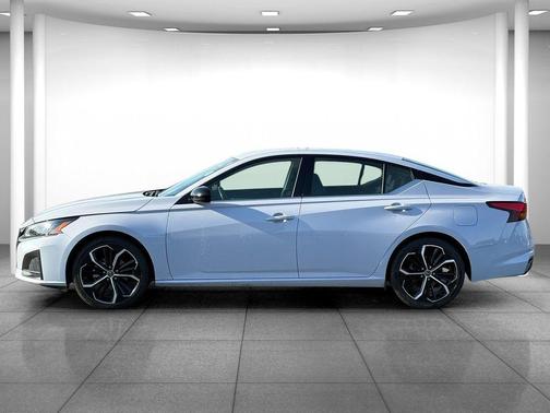 Gray Sky Pearl 2024 Nissan Altima SR FWD