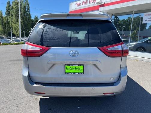 2015 Toyota Sienna XLE