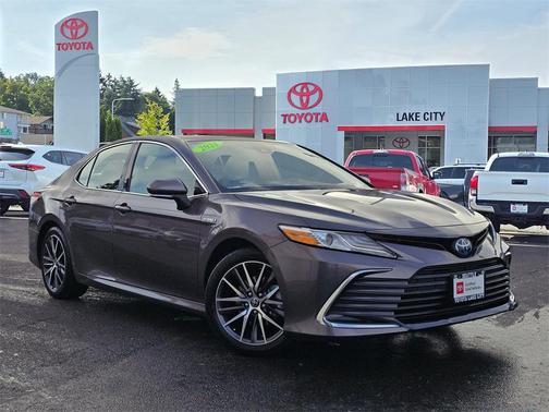 2021 Toyota Camry Hybrid XLE
