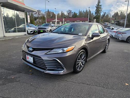 2021 Toyota Camry Hybrid XLE
