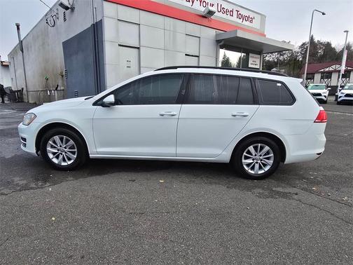 2016 Volkswagen Golf SportWagen TSI S 4-Door