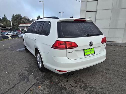 2016 Volkswagen Golf SportWagen TSI S 4-Door