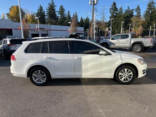 2016 Volkswagen Golf SportWagen TSI S 4-Door