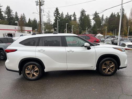 2023 Toyota Highlander Hybrid XLE