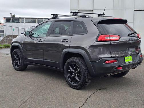 Granite Crystal Metallic Clearcoat 2018 Jeep Cherokee Trailhawk