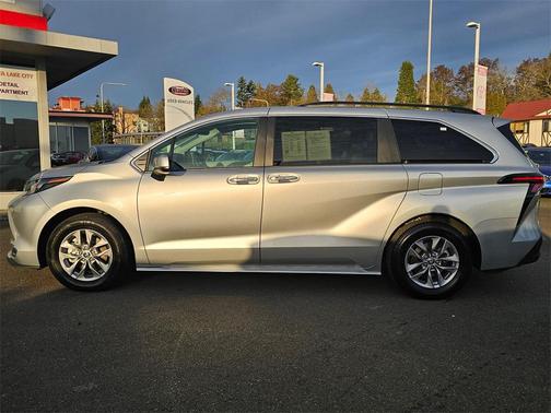 2024 Toyota Sienna XLE