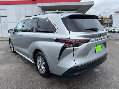 2024 Toyota Sienna XLE