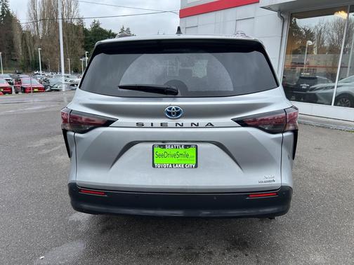 2024 Toyota Sienna XLE