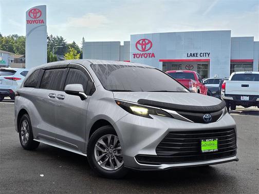 2023 Toyota Sienna LE