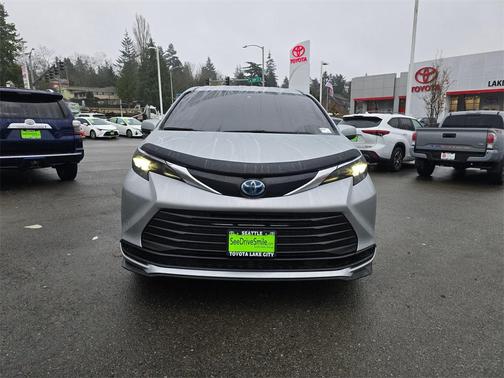 2023 Toyota Sienna LE