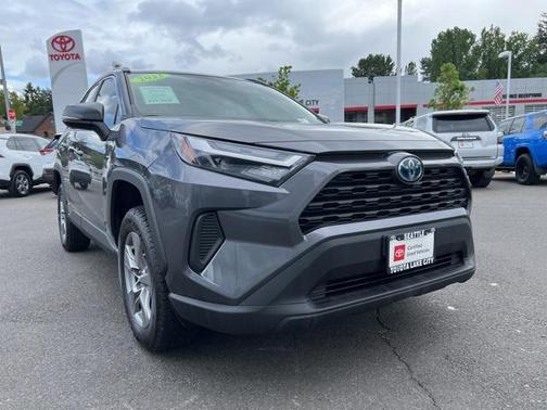 2022 Toyota RAV4 Hybrid XLE