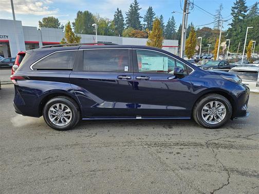 2025 Toyota Sienna XLE 7 Passenger
