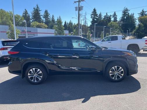 2021 Toyota Highlander Hybrid XLE