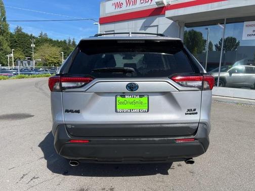 2022 Toyota RAV4 Hybrid XLE