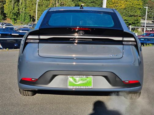 2026 Toyota Prius Plug-In Hybrid SE