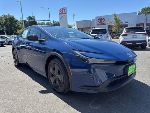 2025 Toyota Prius LE