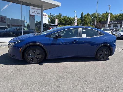2025 Toyota Prius LE