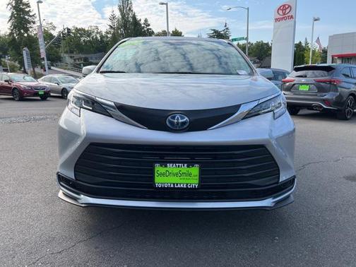 2023 Toyota Sienna LE