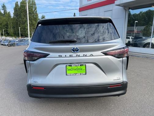 2023 Toyota Sienna LE