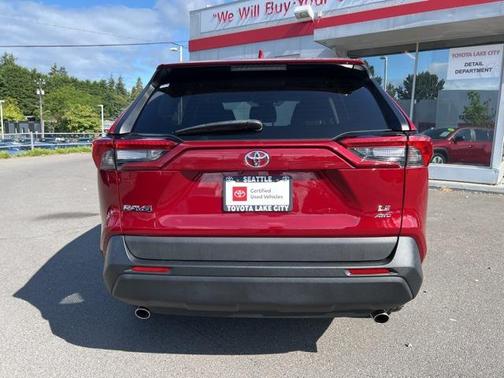 2020 Toyota RAV4 LE