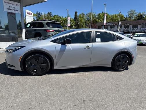 2025 Toyota Prius L