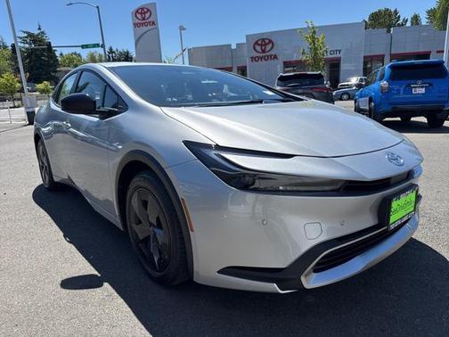 2025 Toyota Prius L