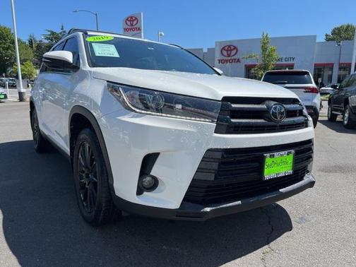 2019 Toyota Highlander SE