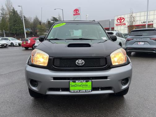 2005 Toyota RAV4 Base