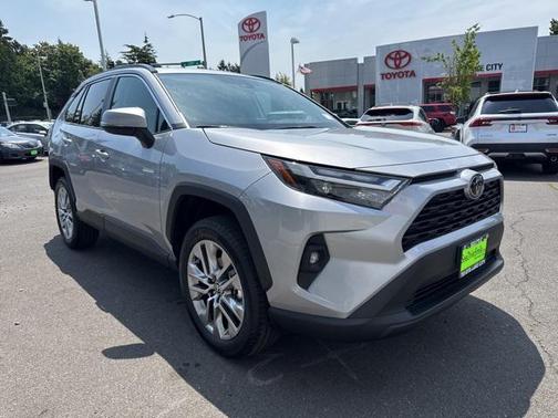 2025 Toyota RAV4 XLE Premium