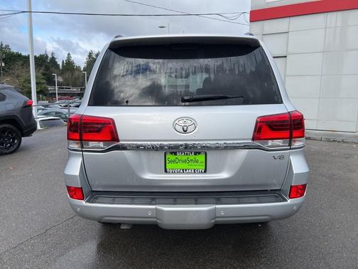 2016 Toyota Land Cruiser Base