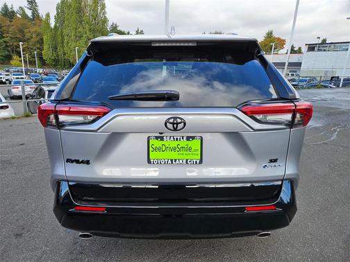 2025 Toyota RAV4 Hybrid SE