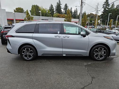 2025 Toyota Sienna Platinum 7 Passenger