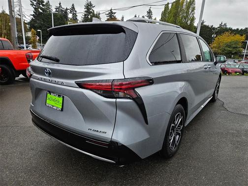 2025 Toyota Sienna Platinum 7 Passenger
