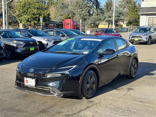 2025 Toyota Prius LE
