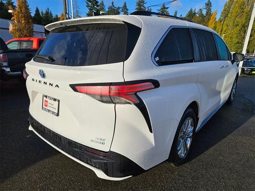 2023 Toyota Sienna XSE 7 Passenger