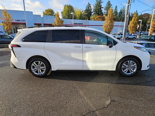 2023 Toyota Sienna XSE 7 Passenger