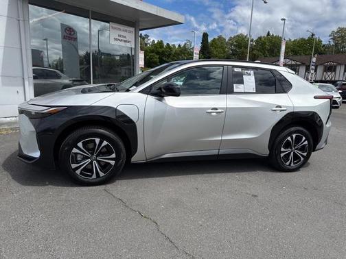 2025 Toyota bZ4X XLE