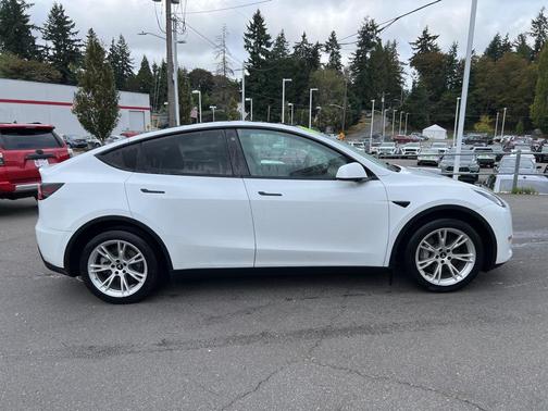 2022 Tesla Model Y Long Range Dual Motor All-Wheel Drive