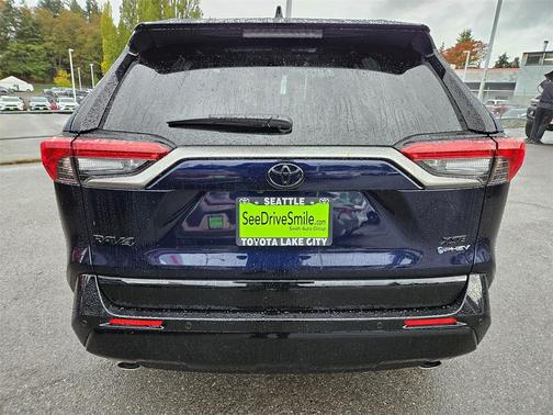 2025 Toyota RAV4 Hybrid SE