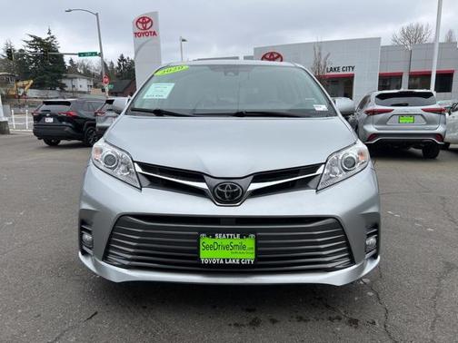 2020 Toyota Sienna XLE