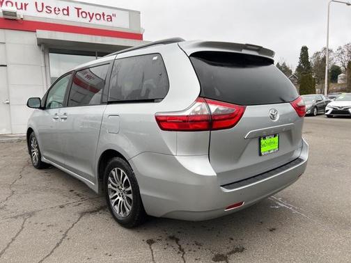 2020 Toyota Sienna XLE