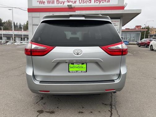 2020 Toyota Sienna XLE