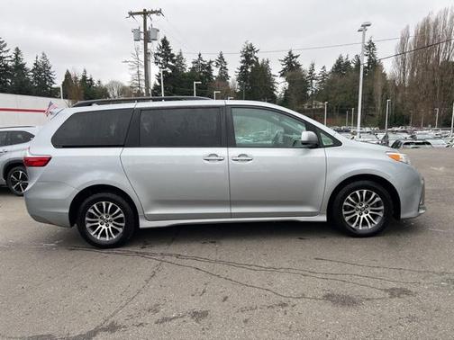2020 Toyota Sienna XLE