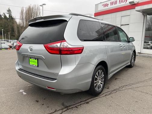 2020 Toyota Sienna XLE