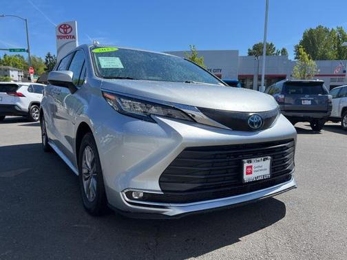 2023 Toyota Sienna XLE 7 Passenger