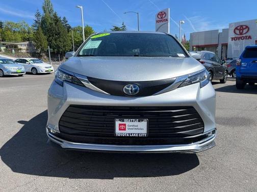 2023 Toyota Sienna XLE 7 Passenger