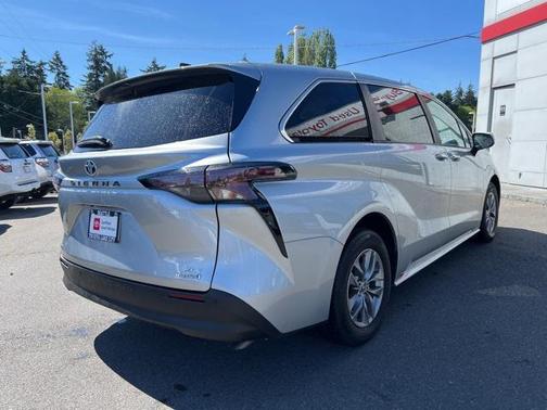 2023 Toyota Sienna XLE 7 Passenger