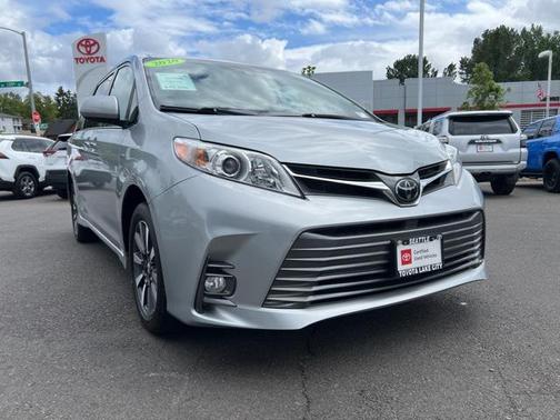 2020 Toyota Sienna XLE