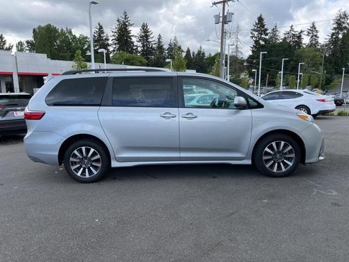 2020 Toyota Sienna XLE